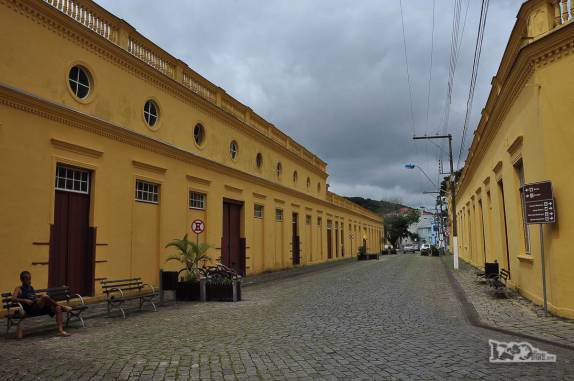 Rua do centro de São Francisco do Sul, litoral norte de Santa Catarina